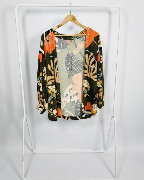 Kimono Estampado Fundo verde Com folhas FARM - G