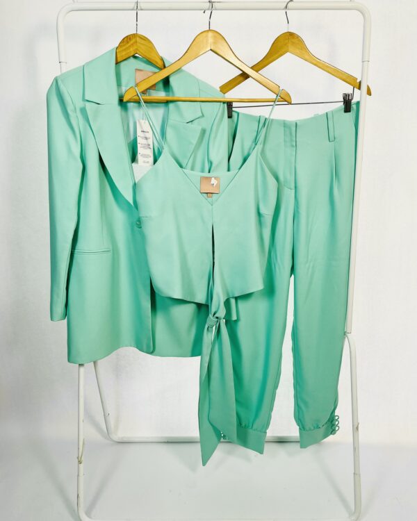 Trijunto blazer blusa e calça verde água CHARTH - M