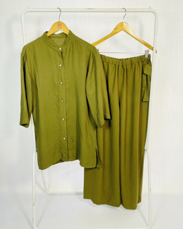 Conjuto verde miltar blusa longa botoes e calçao elástico cintura bolsos cargos laterais 38