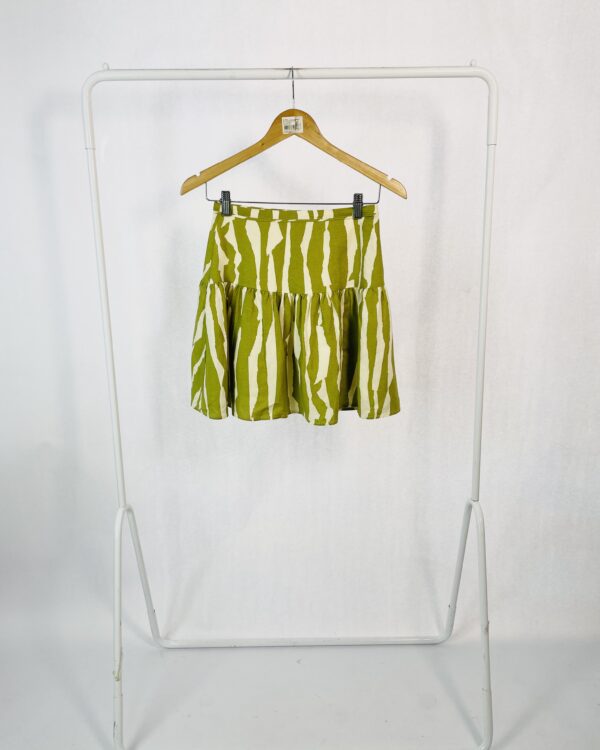 Saia curta estampa verde e branca H&M - 34
