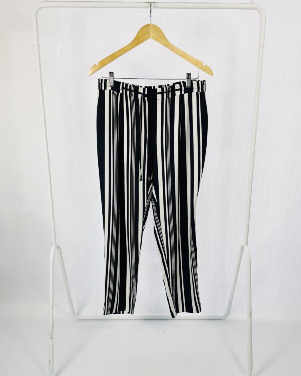 Calça listras p&b ZARA - M