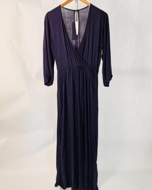 Macacão longo azul marinho mangas 3/4 com faixa na cintura e decote transpassado - 38